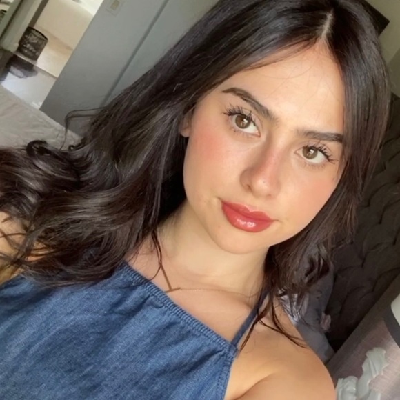 Meet your Posher, Zayra - Picture 1 of 3